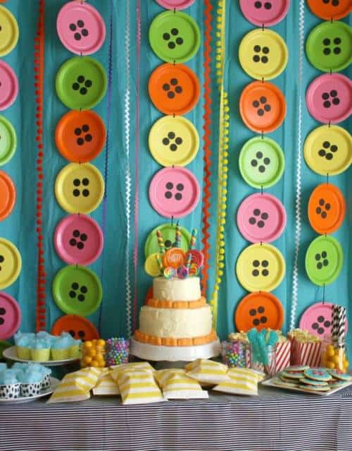 decoração diferente para festa infantil - mesa do bolo