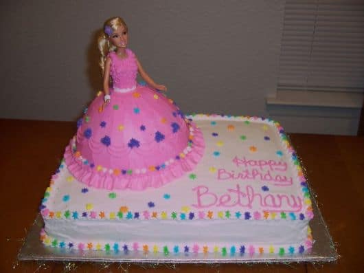 bolo decorado da boneca barbie princesa