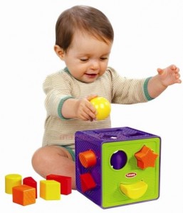 brinquedo para inteligência de bebê