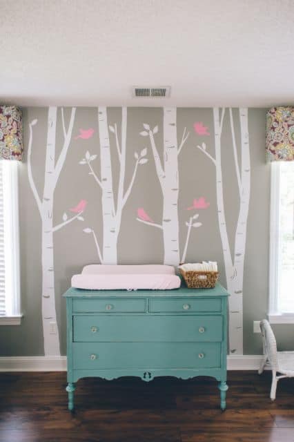 Fotos de cômoda provençal colorida para quarto de bebê