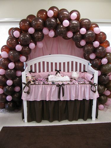 Dicas de decoração de chá de bebê rosa e marrom