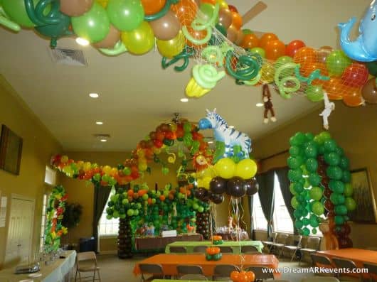 como fazer uma festa safari - balões