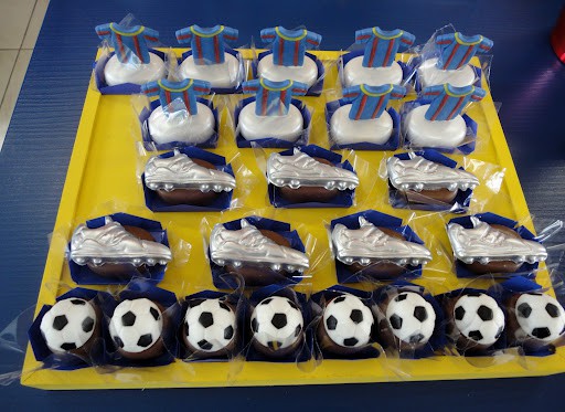Decoração de mesa de doces para festa futebol