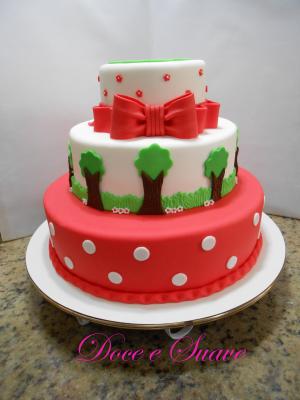 Imagens de bolos decorados Chapeuzinho Vermelho com pasta americana