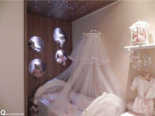 nichos para quarto de bebê iluminados