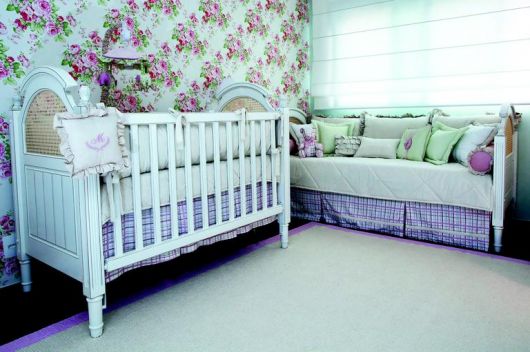 papel de parede para quarto de bebê floral