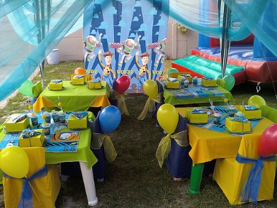 mesas dos convidados decoradas toy story