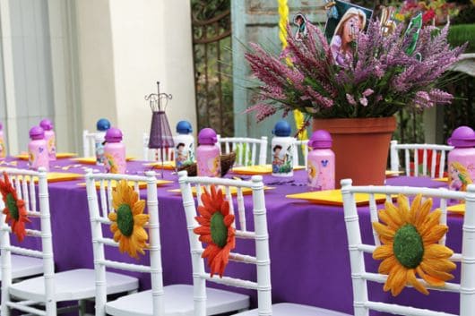 mesa convidados festa rapunzel enrolados