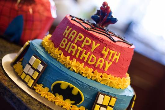 lindo bolo para festa super heróis
