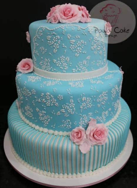 bolo azul claro e rosa debutante