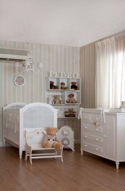 quarto de bebê com móveis provençais