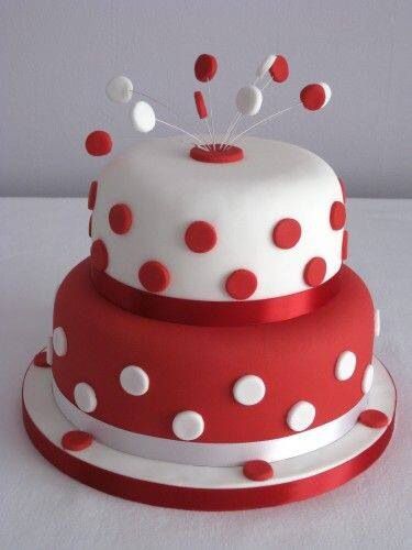 bolo 15 anos vermelho com bolinhas brancas