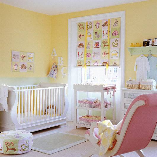 cortina colorida quarto de bebê