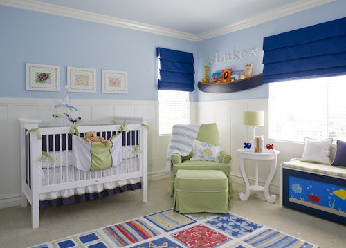 cortina romana azul quarto de bebê