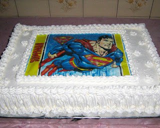 bolo com papel de arroz do  super homem