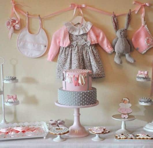 varal roupa chá de bebê rosa e cinza