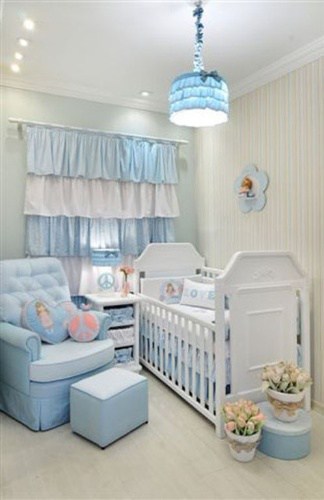 decoração azul e branco quarto bebê