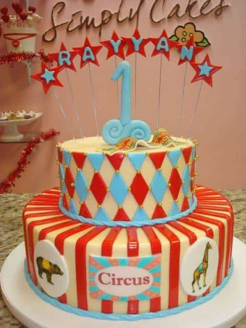 bolo circo vintage azul e vermelho