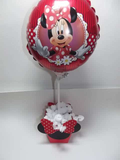 centro de mesa Minnie com balão personalizado