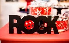 Letras decorativas com a palavra Rock.