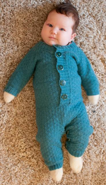 macacão de crochê para bebê com botões