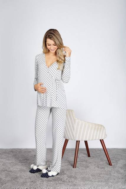 conjunto de pijama para gestante de calça e manga longa com estampa de poá