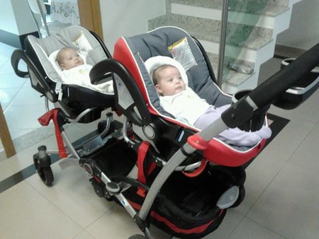 carrinho de bebê para gêmeos frontal