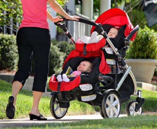 carrinho de bebê para gêmeos com primeiro andar