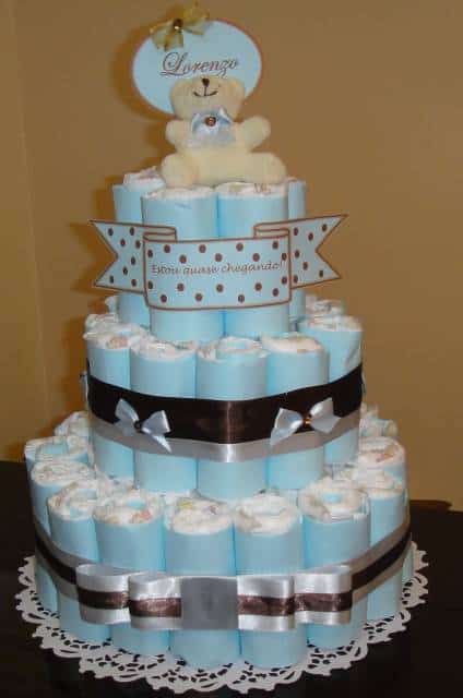 bolo de fraldas azul com marrom