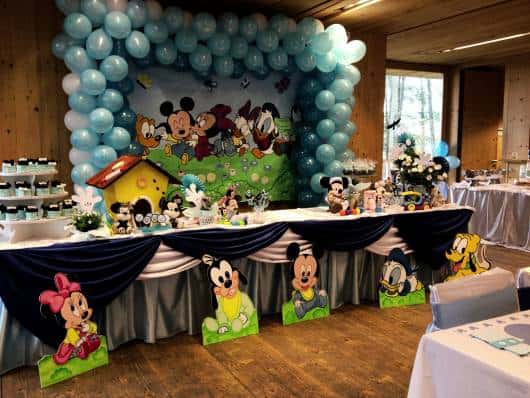 Mesa decorada com o tema festa do mickey baby.