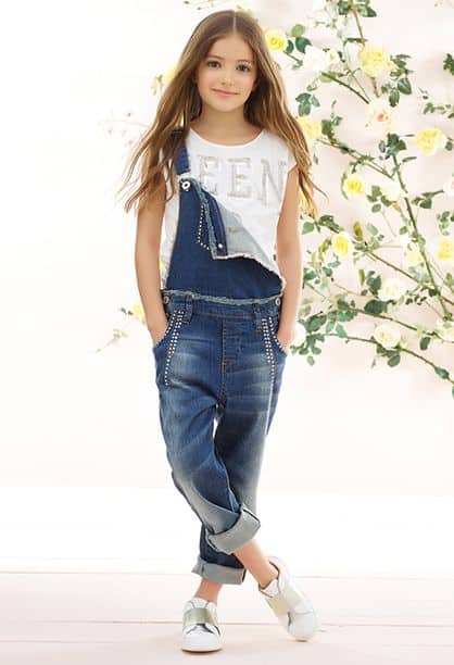 look infantil feminino com macacão jeans