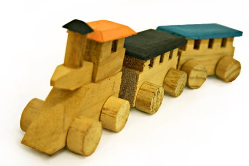 Brinquedos Antigos trem de madeira