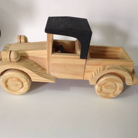 Brinquedos Antigos de madeira carrinho