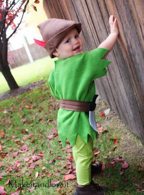 Criança com fantasia do Peter Pan.