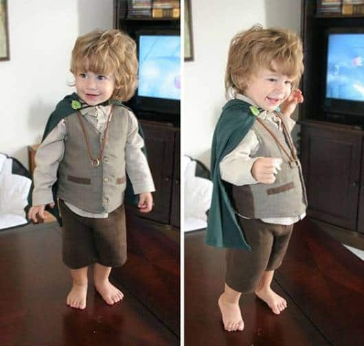 Criança vestida de Frodo, dos filmes Senhor dos Anéis.