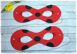 máscara Ladybug vermelha com cartolina