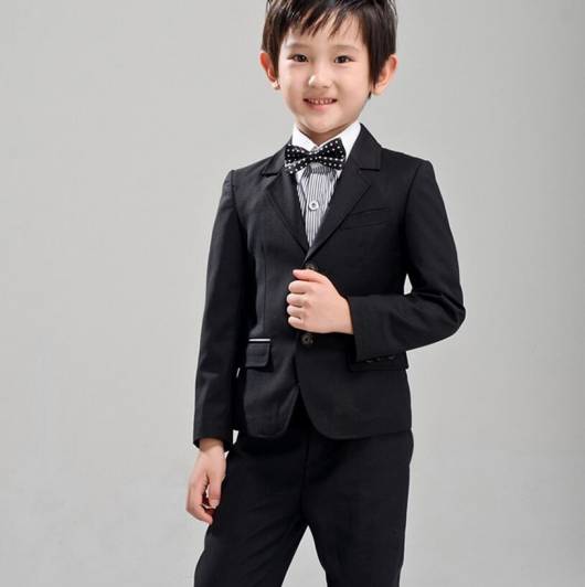 roupa social infantil com terno e gravata borboleta