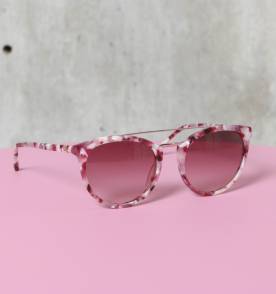 óculos com lente rosa