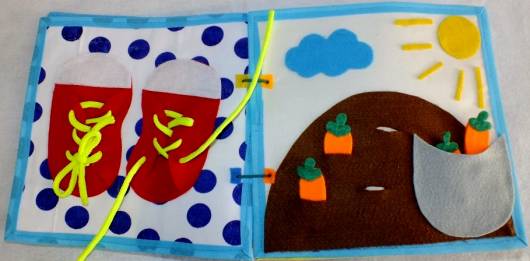 Livro infantil interativo com sapatinho para por cadarço 
