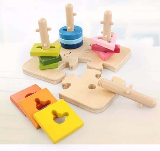 Brinquedo Montessori de madeira: formas geométricas