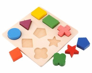 Brinquedo Montessori de madeira: formas geométricas
