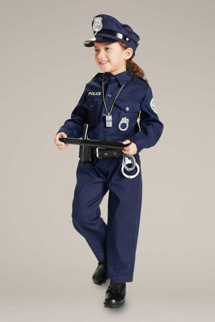 Modelo de fantasia de polícia feminina com calça e camisa social