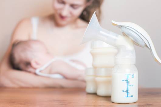 No processo de translactação a mãe deve oferecer o leite materno ao bebê