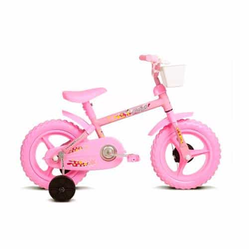 A bicicleta rosa bebê chama a atenção das garotas