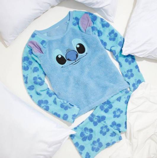 Pijama bem fofinho com estampa do Stitch