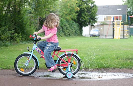 Andar de bike é saudável, incentive seus filhos!