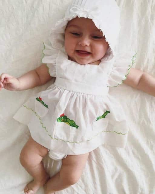 vestido simples bebê