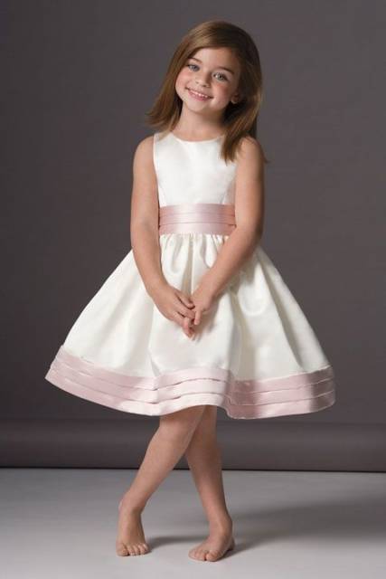 vestido branco e rosa