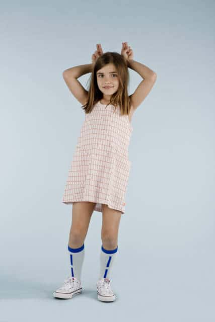 Modelo de vestido simples xadrez para o dia a dia das crianças