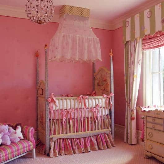 quarto de bebê rosa e bege